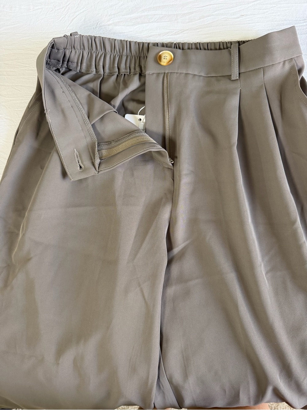 High-Rise Wide-Leg Pants in Olive Green - Picture 11 of 11